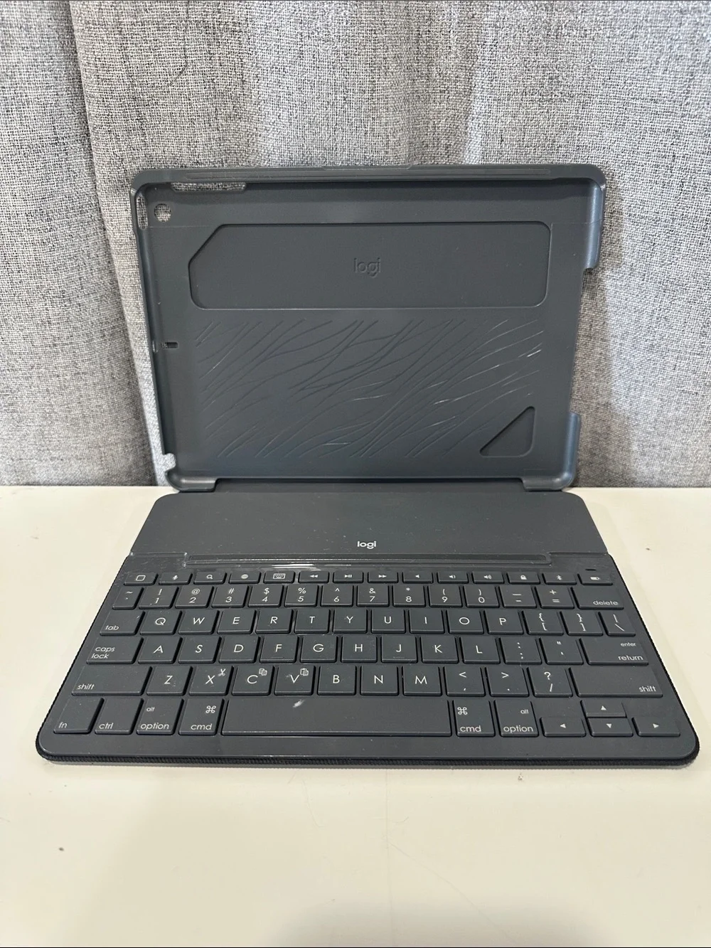 Black Tablet Keyboard Case - Slim Bluetooth Keyboard for Tablets